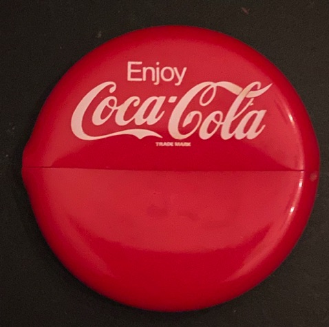 96134-5 € 1,00 coca cola portemenee knpijbaar.jpeg